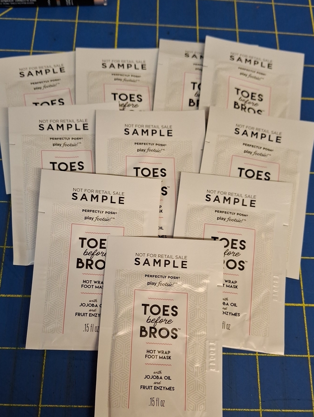 Toes Before Bros Hot Wrap Foot Mask Sample Pack of 10  - White